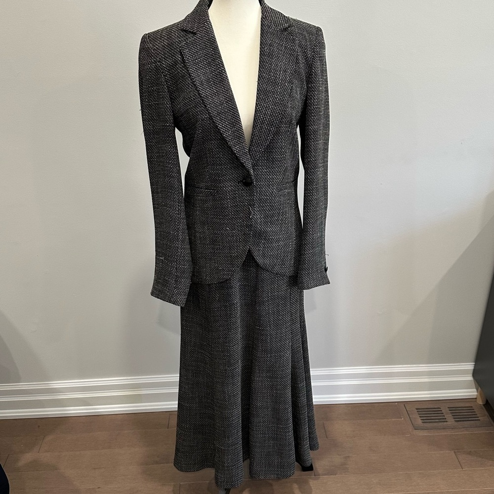 Olsen Europe Two-Piece Women’s Suit (Blazer & Skirt)